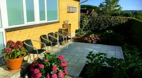 2 rooms, private kitchen, bathroom, and garden. - Image 5