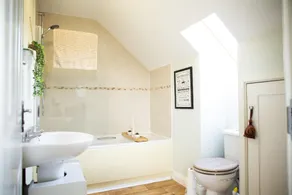 Cosy Cotswold Holiday Cottages - Image 3