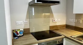 Centenary House Luxury Designer Apartment in Leeds City Centre - Image 5
