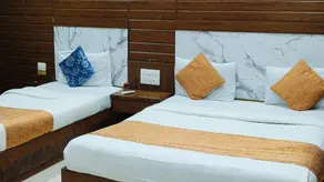 Hotel Golden Hayyath Inn - Image 2