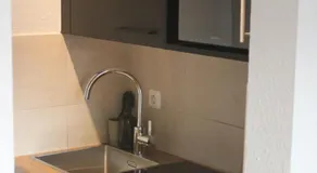 R B Apartment Hamburg Duo - perfekt für Monteure - Küchenzeile - Smart TV - Bad mit Toilette und Dusche auf dem Flur gegenüber des Zimmers zur Alleinnutzung - Image 3