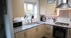 2026 Award winner In Our Liverpool Home Sleeps 5 in 2 Double & 1 Single Bedrooms - Image 5