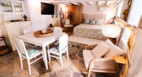 Rustic house in Ano Syros - Image 2