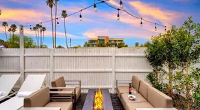 Róse Retreat w/ Coach House-2 Homes-IG Worthy - Image 4