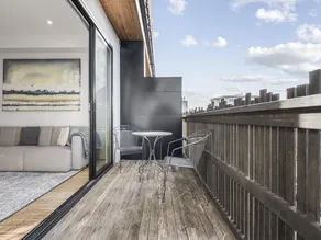 Northcote 3-bed Townhouse Near Cafes & Shops - Image 4