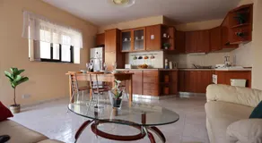 Mayfair Cosy 2BR Apartment - Image 2