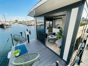Cosy tiny houseboats near beach and restaurants by Weltevreden Experience - Image 4