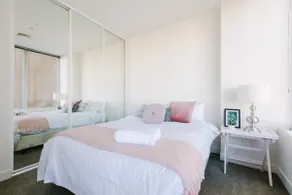 A Cozy 2BR Apt on Collins Near Flinders Station - Image 2