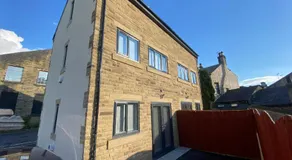 3- Bedroom House -Private Parking - contractors welcome- 2 Min M62 - Image 3