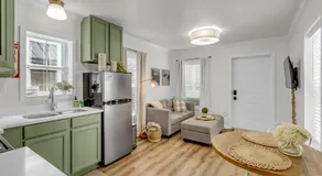 Stylish Cozy Family Cottage with Golf Cart - 1 mile to Dwntn Ocean Springs and beach - Image 3