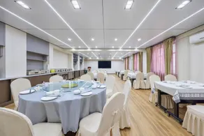 Donghu Green Island Business Hotel - Image 5