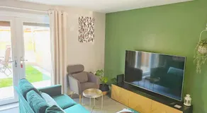 Comfy Modern 3BR Semi Detached 400Mb Wifi Free Double Parking - Image 2