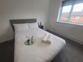 Stylish 3 bed - Image 3