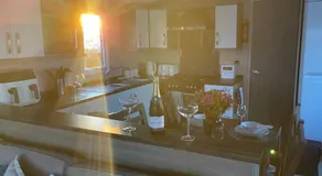 Luxury Romantic 2 Bedroom Caravan Trecco Bay - Image 4