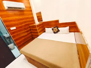 HOTEL OM PALACE NEAR MAHAKALESHWAR TEMPlE - Image 3