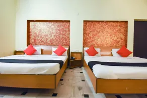 Capital O 10111 Hotel Roopa International - Image 2