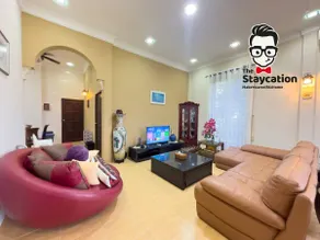 Staycation Homestay 50 Peaceful Villa Damai - Image 2