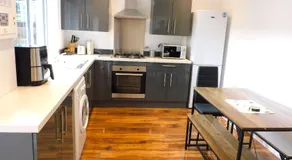 NEW - Large Fully Renovated House in East Kilbride - Image 3