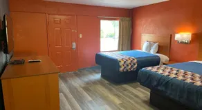 Economy Inn Hot Springs - Image 3