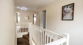 Boyton House Sleeps 14 Long Stays Parking Wi-Fi - Image 4