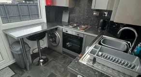 Family - Garden - Parking - WiFi - Sleeps 5 - Image 3