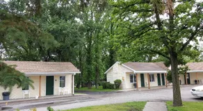 Budget Host Inn - Image 4