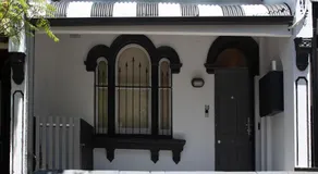Charming 3BR Glebe Terrace with Courtyard - Walk to Fish Market - Image 2