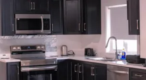 Modern Private 2-Bedroom Styld, Spacious & Comfy-Modern New 2-Bedroom Stylish, Spacious, Comfy & Nicely Furnished - Full Privacy - Image 3