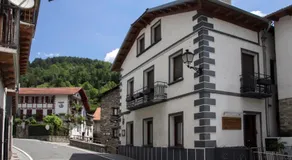 Aiestaenea Apartamentos Rurales - Image 4