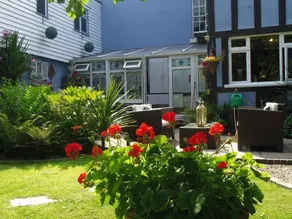 Holly House Bed & Breakfast & Apartments - Image 3