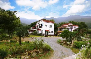 Cheongdo Mountains Bed and Breakfast - Image 4