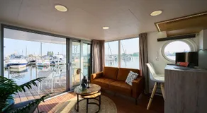 Glamping Houseboat - Image 2
