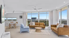 Stylish 3 Bedroom Apartment with Pool, Sauna & Gym - Image 2
