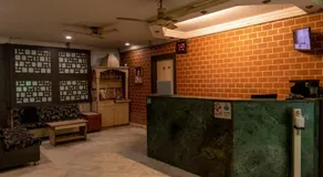 Adarsh Palace Hotel Near Bhopal Railway Station and Nadra Bus Stand Bhopal - Image 2