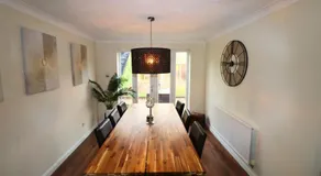 Binfield - Spacious Luxurious Four Bedroom House - Image 3