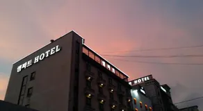 Rampart Hotel - Image 2