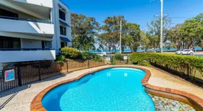 Vista, piscina, aria condizionata - Karoonda Sands Welsby Pde, Bongaree - Image 4