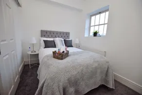 Derby Town House - Image 4