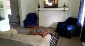 Bedroom close to stadiums and downtown - Image 2