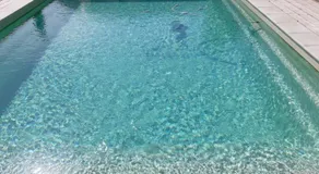 Chambre familiale avec piscine chauffée et jacuzzi - Image 3