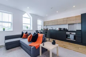 Stunning 2-Bedroom Apartment in Bolton - Image 3