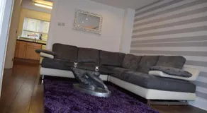 Silverburn new house with free parking and nice garden - Image 3