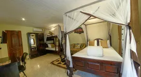 2 Friends Guest House - Image 2