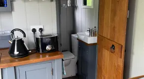 Greatwood Shepherds Hut - Image 5