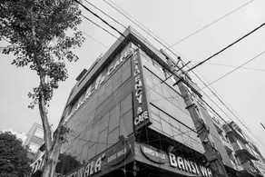 Z4 Residency & Cafe - Image 4