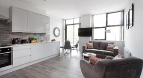 Cotels 7Zero1 Aparthotel Serviced Apartments with Parking & Reception - Image 5