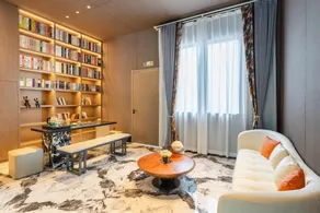 V-House Luxury Designer Hotel (Pujiang County People's Square Branch) - Image 3