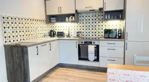 Exclusive 1 and 2 Bedroom Flats only 0,5 miles aw - Image 5