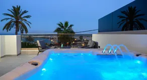 Cove Luxury Suites - Image 5