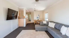 Breakers Unit 1 8 - LJHooker Yamba - Image 2